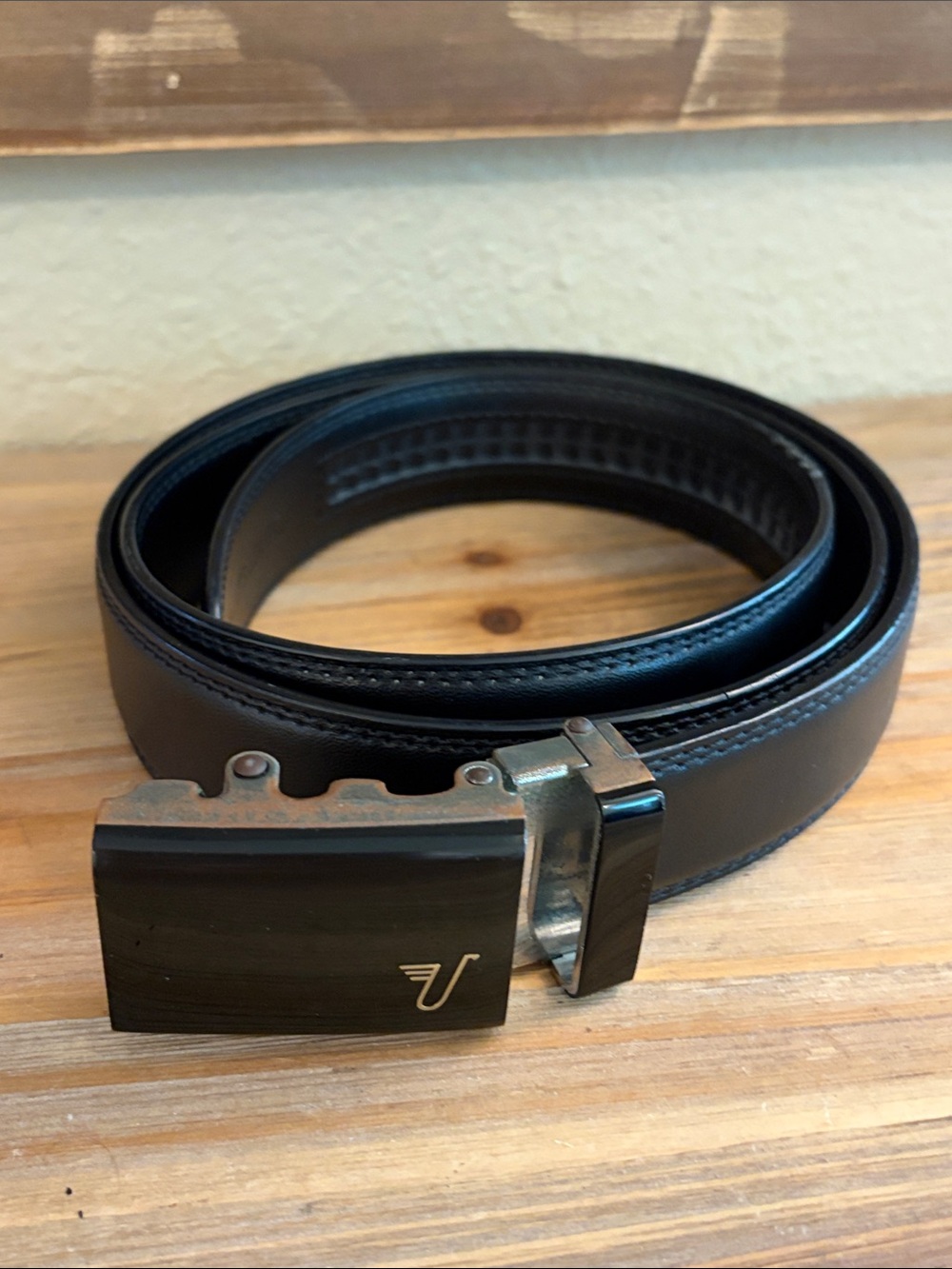 Mission Belt “Vader” a black leather strap and a sleek, ratchet-style buckle